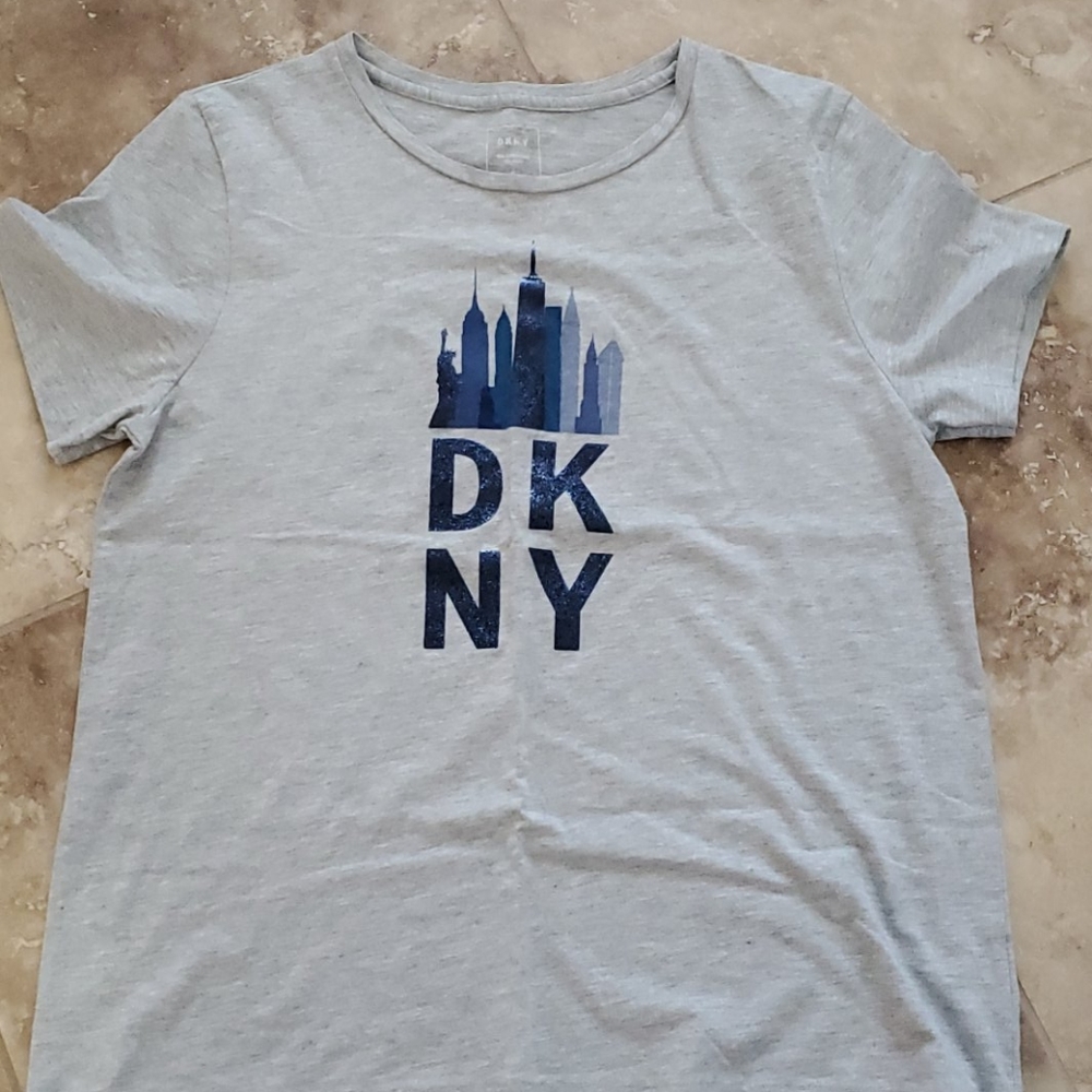 DKNY  t-shirt